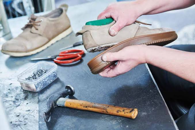 3+ Cara Membuat Lem Sepatu/Sandal yang Kuat dan Bagus!