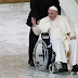 El dolor de rodilla del papa obliga a cancelar la misa del Corpus Christi