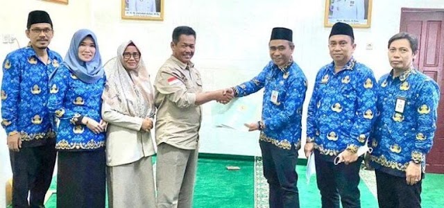 Disperkimtan Tanbu Terima Sertifikat Fasum dan RTH Perumahan Dari BPN