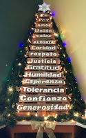 Árboles de Navidad hechos con palets de madera reciclados