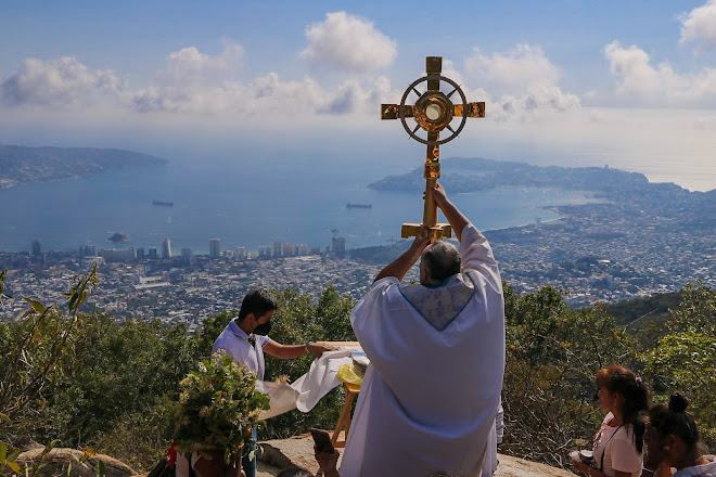 BENDICION CON EL SANTISIMO SACRAMENTO SOBRE LA CIUDAD Y PUERTO DE ACAPULCO 2022