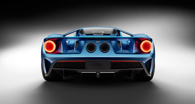 2017 Ford GT Road Version – rear view