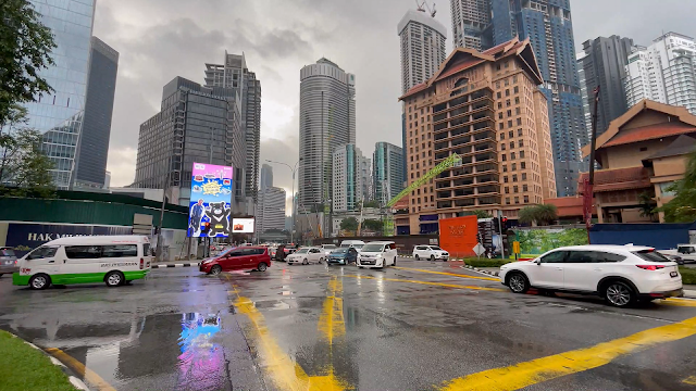 Nearby Pavilion Shopping Mall Kuala Lumpur Malaysia Digital Billboard Advertising Jalan Bukit Bintang Advertising Space