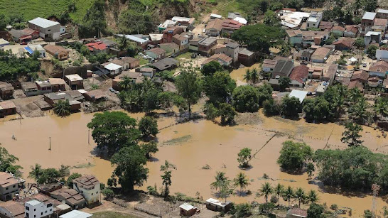 força-tarefa para auxiliar as vítimas das chuvas que atingem o estado da Bahia. Ao todo, 36 profissionais do Corpo de Bombeiros