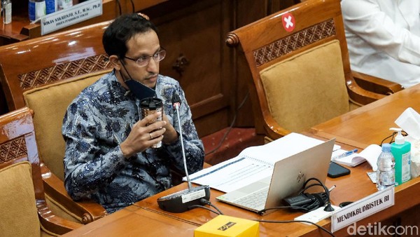 Dituding Legalkan Zina Bikin Menteri Nadiem Dipanggil Senayan 