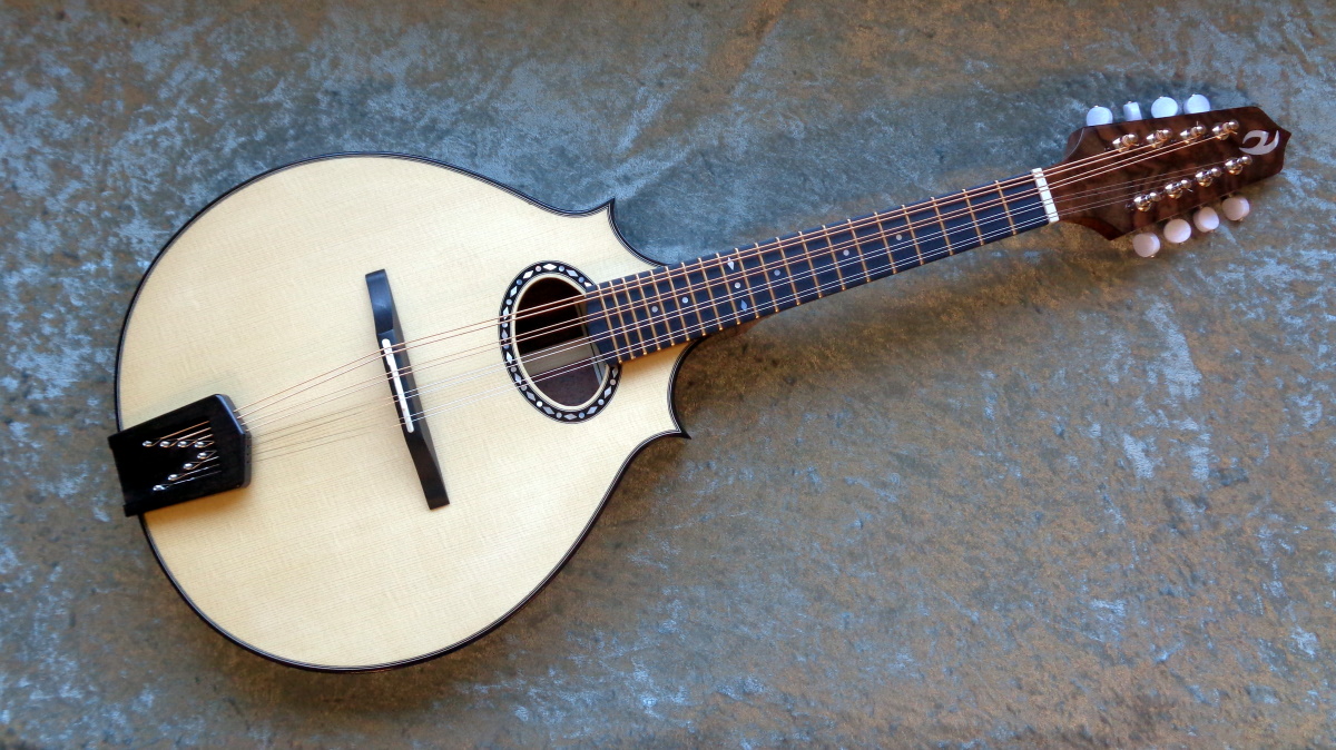 Nava mandolin