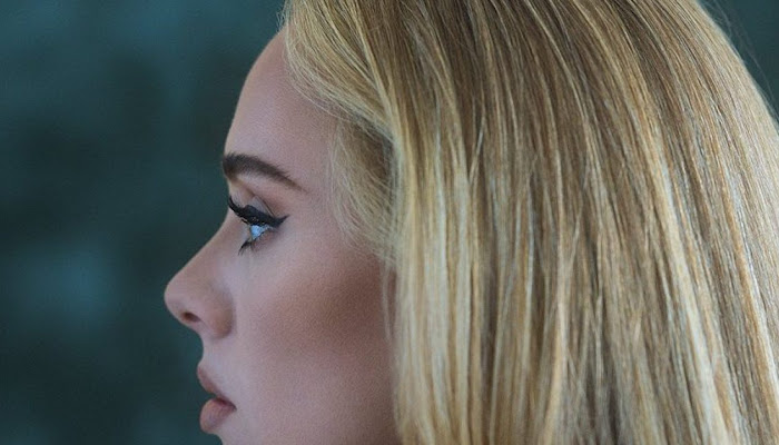 Escucha 'Easy On Me' de Adele mezclada con 'Complicated' de Avril Lavigne