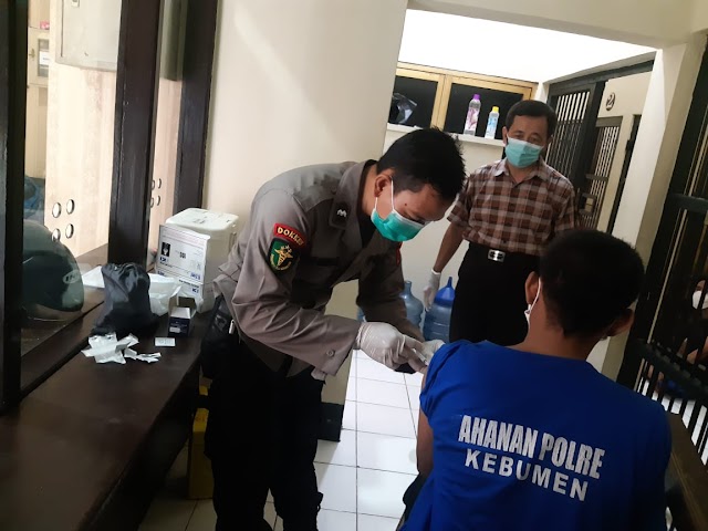 Tahanan Polres Kebumen Divaksin dan Rapid Test Antigen 