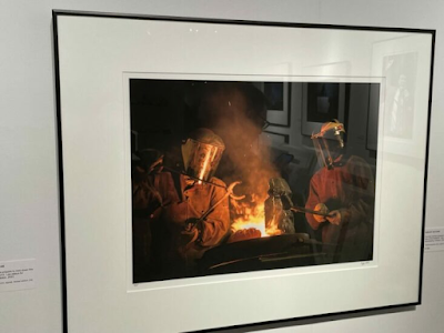 screenshot of photograph of Sanjay Suchak's print of foundry worker's preparing to melt down the face from the Robert E. Lee statue