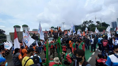 50 Ribu Buruh Kepung Gedung DPR Hari Ini, Tuntut Kenaikan UMP