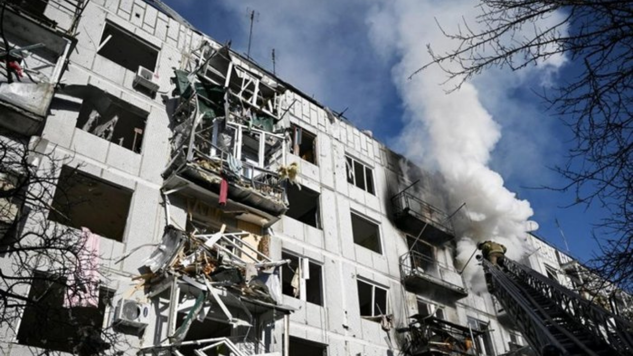 Rússia invade ucrânia com mísseis, cenário de destruição