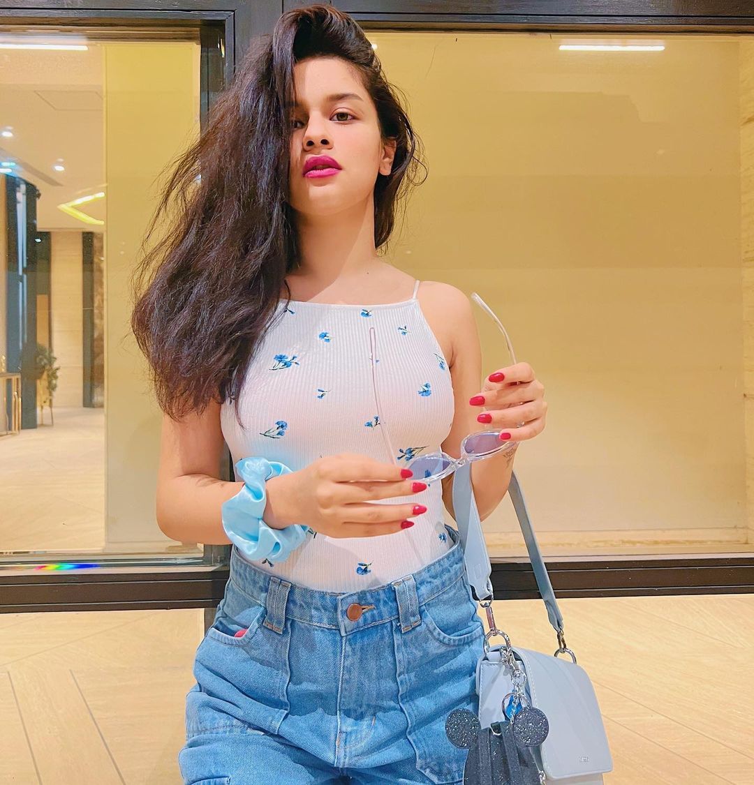 Avneet kaur pic