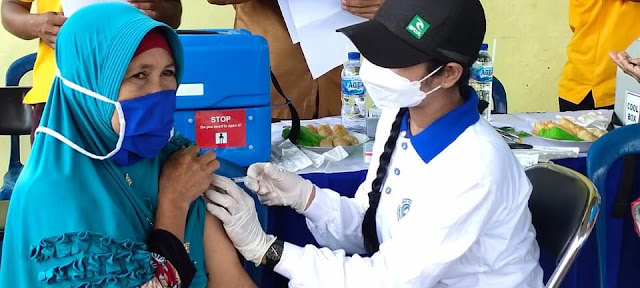 Kebut Vaksinasi, Bupati OKI Target 5.000 Orang Disuntik per hari 