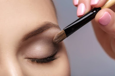 How to Do Smoky Eye Makeup? Step-by-Step Smokey Eye Makeup Tips for Beginners