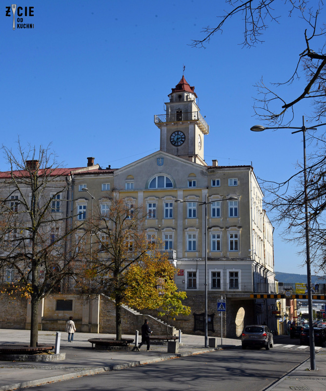 gorlice, rok lukasiewicza, ratusz miejski w gorlicach, lampa naftowa, lampa lukasiewicza, nafta, ropa naftowa, miasto swiatla