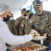 LUIS ABINADER REAPARECE VESTIDO DE MILITAR COMO COMANDANTE EN JEFE DE LAS FUERZAS ARMADAS Y ALMUERZA CON SOLDADOS DE LA FORTALEZA LA ESTRELLETA EN COMENDADOR 