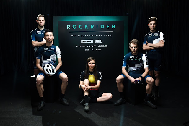 Ciclistas da equipe Rockrider UCI Mountain Bike Team