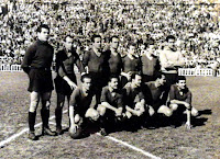 F. C. BARCELONA. Temporada 1948-49. Velasco, Calo, Calvet, Curta, Gonzalvo II, Gonzalvo III, Quique (portero suplente). Basora, Seguer, César, Marcos Aurelio, Nicolau. C. F. BARCELONA 3 VALENCIA C. F 2 Global eliminatoria: VALENCIA CF 5 CF BARCELONA 4. Domingo 22/05/1949. Copa del Generalísimo, semifinal, partido de vuelta. Barcelona, campo de Las Corts. GOLES: 1-0: 37’, Basora. 2-0: 44’, César. 2-1: 48’, Seguí. 3-1: 50’, Basora. 3-2: 72’, Igoa.