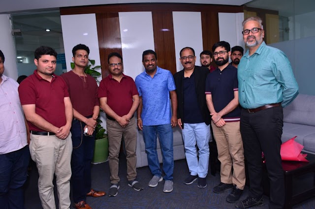 लॉयड इंजीनियरिंग कॉलेज में फिल्म प्रमोशन के लिए पहुंचे क्रिकेटर मुथैया मुरलीधरन