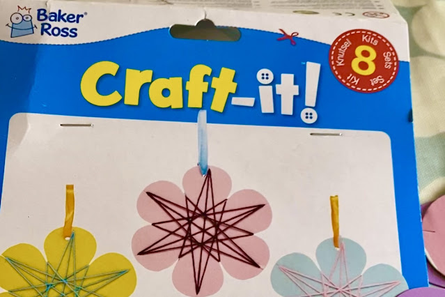 Baker Ross Craft kit with flowers