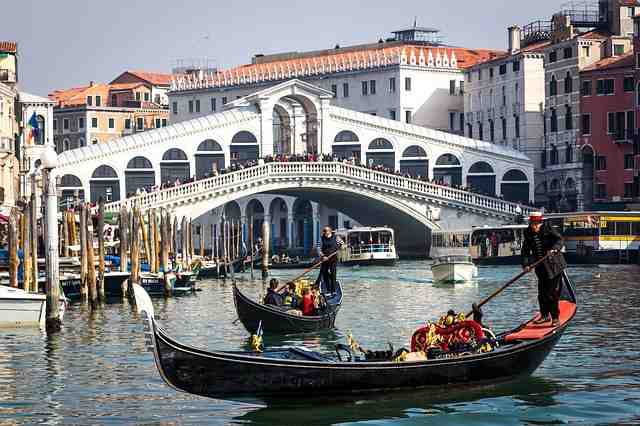 The Italian “Venice” in Rome | And the magic of romantic nature and wonderful waters