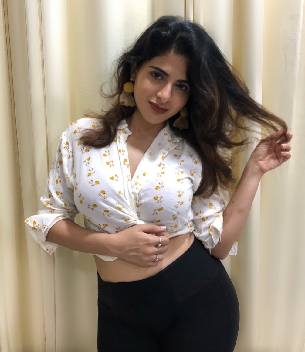 Actress Iswarya Menon Latest Hot Photos & Videos