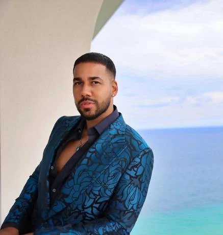 Romeo Santos le gustaría grabar con El Alfa y asegura Chris Lebrón es el “futuro de la música romántica”