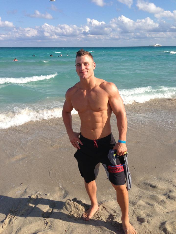 strong-beefy-shirtless-beach-daddy
