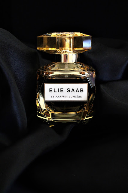 elie saab le parfum lumière avis, elie saab le parfum lumière eau de parfum, elie saab le parfum, elie saab le parfum lumiere perfume review, avis elie saab le parfum lumiere, elie saab le parfum avis, nouveau parfum femme, parfum tubereuse, le parfum lumière elie saab avis