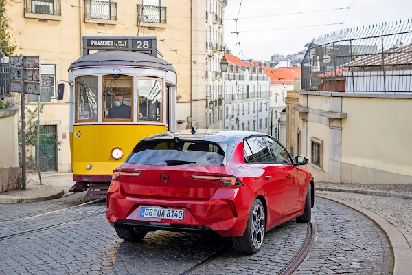 Novo Opel Astra 2023 tem mais fotos reveladas