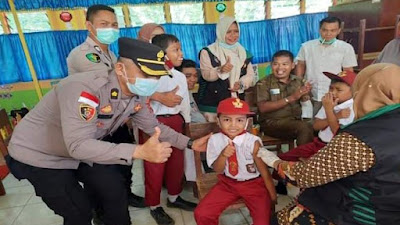 Para PJU Polres Madina Tinjau Vaksinasi " MERDEKA ANAK " di SDN 086 Kelurahan Dalan Lidang.