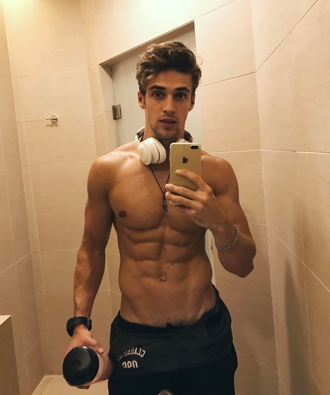 sexy-shirtless-young-guy-selfie
