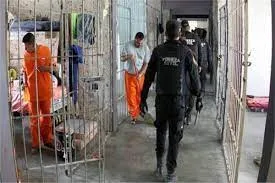 An "exceptional escape" a Mexican gang penetrates a prison with cars and smuggles 9 prisoners  A gang stormed a prison in central Mexico with cars on Wednesday and managed to smuggle nine prisoners, in one of the country's most daring prison breaks in recent years.  Authorities in Hidalgo state, north of Mexico City, announced that the pre-dawn attack wounded two police officers.  State police said soldiers, police and National Guard troops were deployed in search of the escaped prisoners. The police did not identify the armed gang involved in the operation.  Local media also reported that a car exploded or caught fire near the prison and up to two other cars elsewhere in the city of Tula.  The authorities have not confirmed whether these cars were used in the attack on the prison.   Can it withstand a possible Russian attack? Learn about the capabilities of the Ukrainian army  Observers raise questions about the extent of the military readiness of the Ukrainian army, amid speculation that Russia is preparing to invade the eastern lands of Ukraine, after mobilizing 100,000 soldiers and inaugurating field hospitals near the Ukrainian border.  Military analysts warn that the drums of war are now beating between Russia and Ukraine, heralding the most dangerous battles in Europe since World War II.  Observers raise many questions about the extent of the military readiness of the Ukrainian army compared to what was the case in 2014, when the war broke out between the Ukrainian government forces and the separatists backed by Russia, and did that war cause the development and accumulation of military and field experiences and capabilities of Kiev, or made it more exhausted? How long can you withstand a possible Russian invasion?  The hardening of the terrain and the pretext for the invasion Based Mahdhiron of a possible Russian invasion of Ukrainian land to several proofs. First, Russia recently embarked on a massive military build-up. In addition to the 100,000 Russian soldiers already massed near the eastern border of Ukraine, Moscow has begun inaugurating field hospitals in the same area, as well as calling up its reserve soldiers.  In addition, the climate factor and its repercussions on the terrain in eastern Ukraine, where the outbreak of clashes on the front lines in Ukraine’s war against the Russian-backed separatists often coincided with the advent of the new year, given that the flat muddy terrain of southeastern Ukraine froze by January, This makes them become more solid in a way that could allow Russian tanks to penetrate into Ukrainian territory.  A group of observers goes to the hypothesis that Russia wants to challenge Ukraine, but it does not want to incur the cost of launching a large-scale war, and they prove this by saying that Moscow has sent troops and military equipment to the front line, but it has not sent planes or entire battalions so far.  There is also a geopolitical dimension added to the equation, which is the historical role of Ukraine as a barrier between the West and Russia, which makes the latter fear that Kiev will turn into complete dependence on the West and possibly host US or other NATO bases if its conflict with Moscow escalates, which in turn directly threatens Russia’s security. .  Fyodor Lukyanov, a foreign policy analyst close to the Kremlin, points out that this could push Moscow to just a quick incursion similar to its war with Georgia in 2008, in order to sit at the negotiating table with enough credit to negotiate, adding that "it will not be difficult Find or fabricate a pretext” so that Russia invades Ukraine.   2014 war role When a conflict erupted in eastern Ukraine seven years ago, Ukrainian soldiers fought in torn sneakers and received donations of flak jackets while their commanders were often inexperienced, with fatal consequences.  Today, the Ukrainian army is battle-hardened and better equipped, thanks to years of low-intensity conflict and increased domestic and foreign support.  But with growing fears of renewed hostilities, backed by evidence that the current Russian troop build-up is the largest since 2014, military experts believe that Ukraine will face extreme difficulty and severe and violent pressures if Russia launches a large-scale invasion.  The Ukrainian military compared to its Russian counterpart Ukraine spent about 3.4% of its GDP on defense in 2019, up from 2.2% in 2014, while Russia spent 3.9% in 2019. Although spending ratios are similar, the GDPs of Moscow and Kiev are far apart, which It makes the defense budget of the former about 65 billion dollars, while Ukraine spends about 5.2 billion dollars only, according to the Stockholm International Peace Research Institute .  Despite the relative development in terms of numbers and organization that the Ukrainian army enjoys today, and that it no longer needs to rely on the volunteer battalions that were hastily called up when Russian forces first rushed to support local rebels in 2014, the balance is still tilted very significantly towards Russia in the decade Compared to the number of forces, Kiev has about 250,000 active soldiers and another 900,000 reserve soldiers, while Russia has more than one million active soldiers and two million reserve soldiers.  At the same time, Ukraine ranks 13th in the world in the number of tanks with 2,430 tanks, and 7th in the number of armored vehicles with 11,435 armored vehicles. However, Russia ranks first in the world in the number of tanks with about 13,000 tanks, and third in the classification of armored vehicles with more than 27 thousand armored vehicles.  Despite Kiev's attempt to develop its military capabilities by making extensive deals and obtaining Western support, in addition to purchasing the "Bayraktar TB2" drone from Turkey, it still relies heavily on tanks, planes and armored cars dating back to the Soviet era, facing a real problem in the operation Modernize its forces, despite the constant threat from Russia, which, by contrast, has embarked on a large-scale modernization campaign since 2008.  Ukraine lacks effective anti-aircraft and anti-missile defense systems that can withstand precision Russian attacks on infrastructure and other strategic objectives.  NATO membership Ukraine is seeking by all means to join the North Atlantic Treaty Organization (NATO), which Ukrainian President Volodymyr Zelensky has stressed in several forums, as this would oblige America and 29 other countries to defend Ukraine if it is attacked by Russia.  Experts say that accepting Kiev's membership now seems far-fetched, as NATO does not want a clear commitment to defend a country already attacked by Russia.