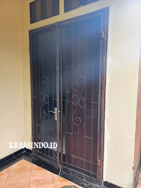 Ganti Kawat Nyamuk di Pintu Kawat Besi di Rumah Ibu Tika Cinere