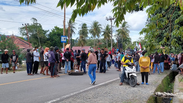 Aksi Unjuk Rasa Blokade Jalan Trans di Parimo Berujung Maut