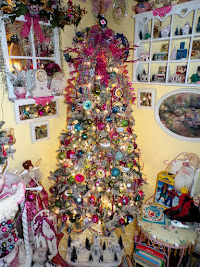 A Merry and Bright Vintage Christmas in Sitting Room, Tree & Vignettes, Christmas Home Tour, 2023