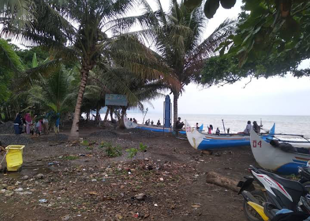 Pantai Karang Bolong Lampung