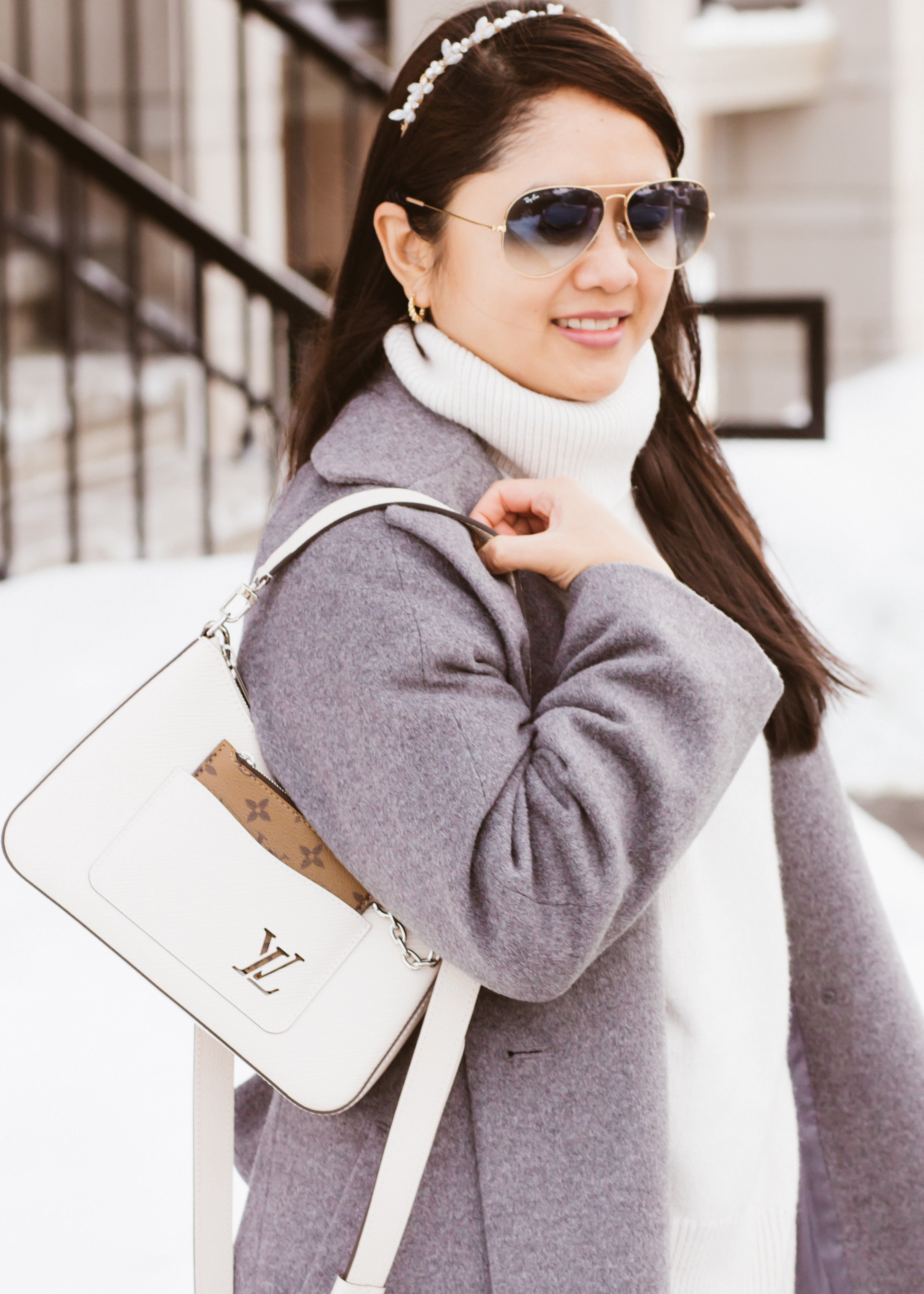 Petite Spring Outfit | Louis Vuitton Marelle Epi Leather in Quartz | Adidas Stan Smith | H&M Oversized Sweater | Ray-Ban Aviators | Uniqlo Long Gray Coat