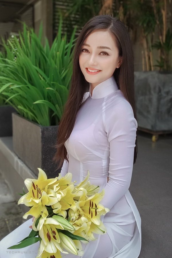 Thiếu nữ áo dài trắng