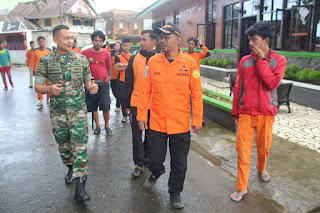 Dandim 1421/Pangkep Tinjau langsung Kesiapsiagaan Tim Sar dan Dapur Umum Posko Bencana Alam