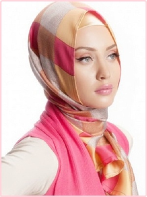 Model jilbab terbaru warna PINK