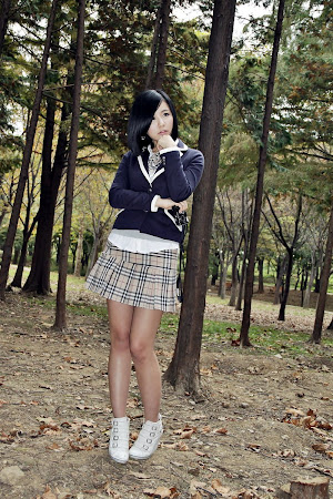 Ryu Ji Hye, School Girl in the Park 05