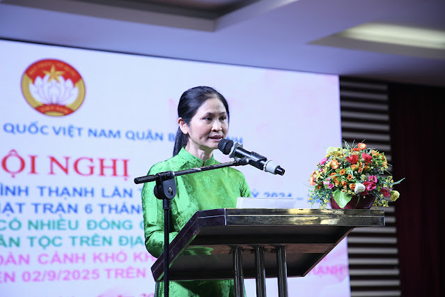 Đồng chí Nguyễn Thu Hương, Chủ tịch Ủy ban MTTQ Việt Nam quận thông tin một số kết quả công tác Mặt trận 6 tháng đầu năm. (Ảnh: TC) Đồng chí Nguyễn Thu Hương, Chủ tịch Ủy ban MTTQ Việt Nam quận thông tin một số kết quả công tác Mặt trận 6 tháng đầu năm. (Ảnh: TC)