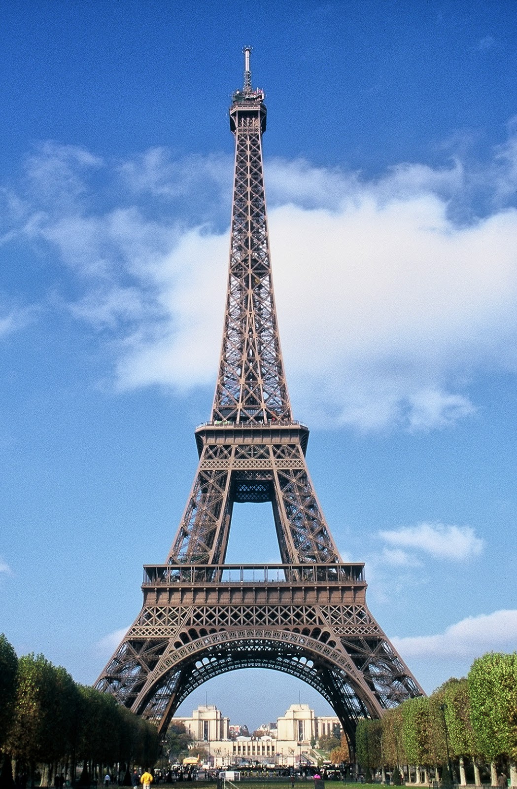 World Visits: Tours The Eiffel Tower, Famous Symbol - Paris