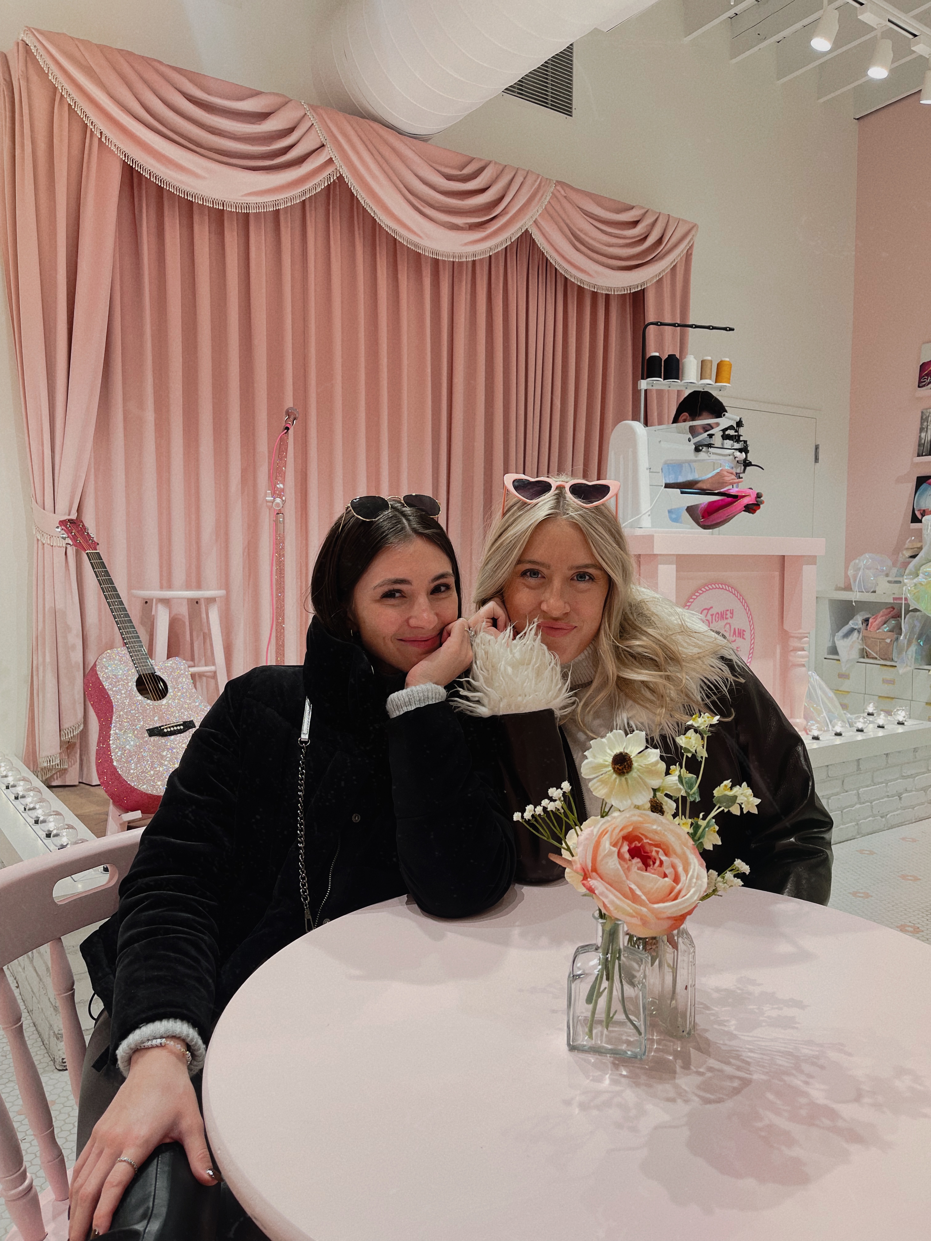 Nashville Itinerary, Recommendations, Birthday, 25th, Bachelorette, Girls weekend, GNO, 25, Birthday Party, Weekend Getaway, Trip inspiration, Travel, lifestyle blogger, Nashville Recs, Outfit inspo, themed outfits, OOTD, party attire, Airbnb, VRBO, vacation rental, Cowboy hats, Stoney Clover