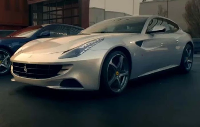 Ferrari FF prateada