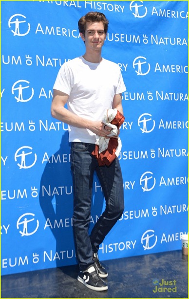 andrew-garfield-spider-delivery-10