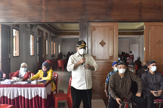 Bupati Karimun Meninjau Pelaksanaan Vaksinasi di Paguyuban Among Mitro