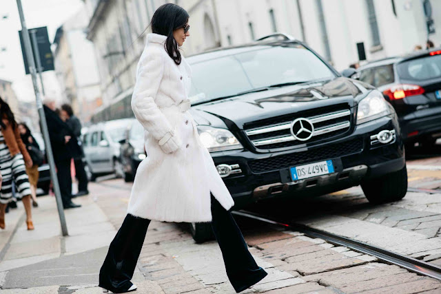 Flared jeans street style