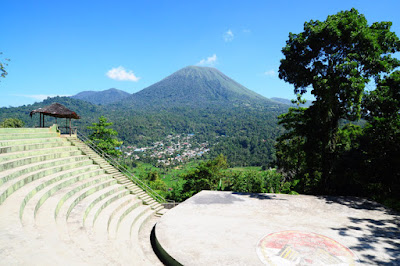 Amphi Theatre Woloan dan Waruga